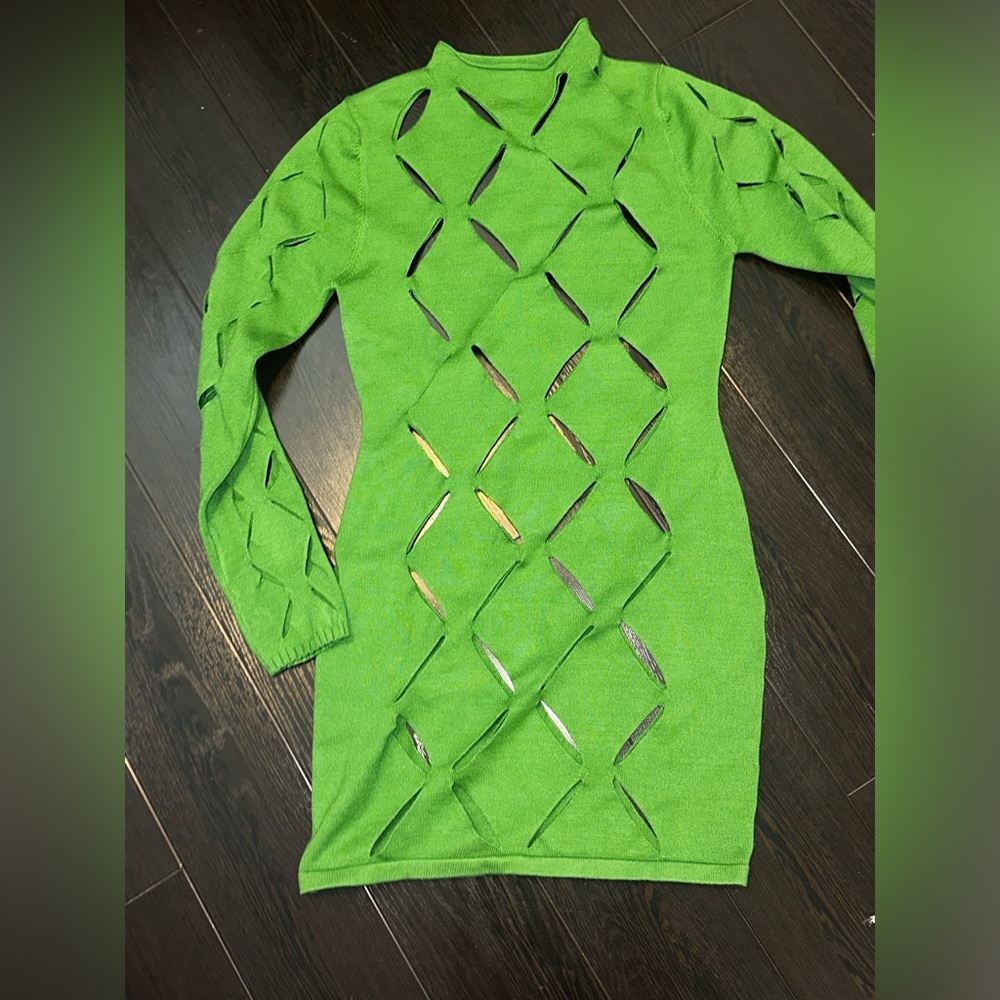 FASHION NOVA - Green Cut-Out Sweater Dress 👗